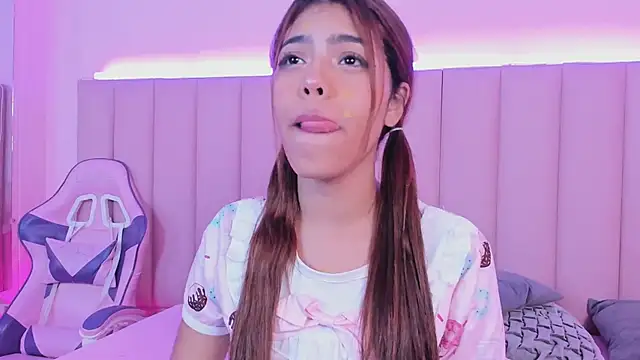 KellyOlsenbe online show from February 9, 5:40 am