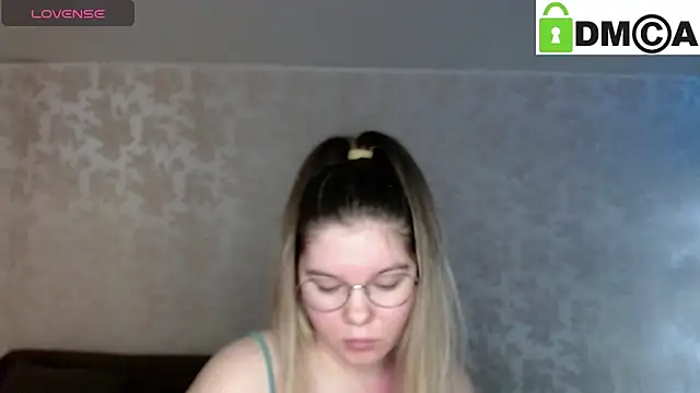 Snapshot of holy_michela chatting on January 14, 2:19 am holy michela online show from January 14, 2:19 am