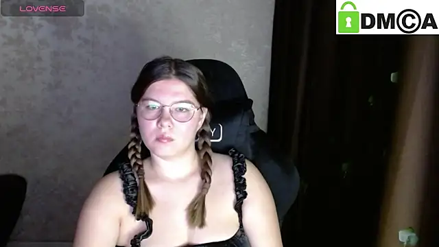 Snapshot of holy_michela chatting on September 24, 2:15 am holy michela online show from September 24, 2:15 am
