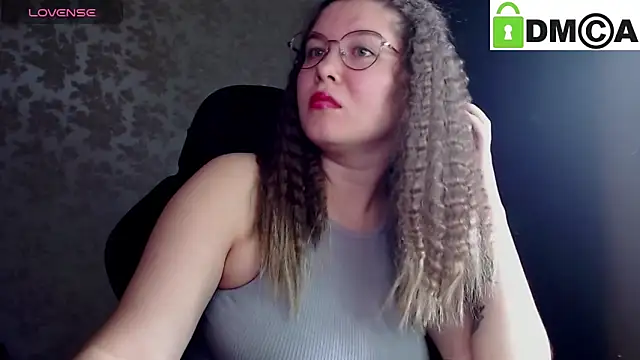 Snapshot of holy_michela chatting on October 15, 6:35 am holy michela online show from October 15, 6:35 am