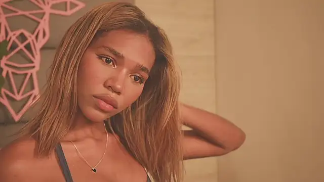 Lily Miiller online show from January 15, 8:01 pm