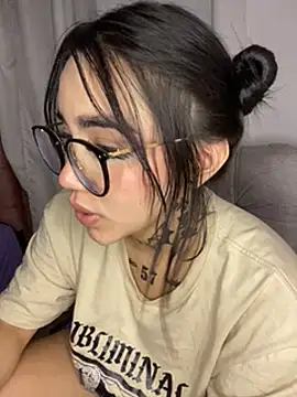 Nickiiiii online show from January 3, 6:11 am