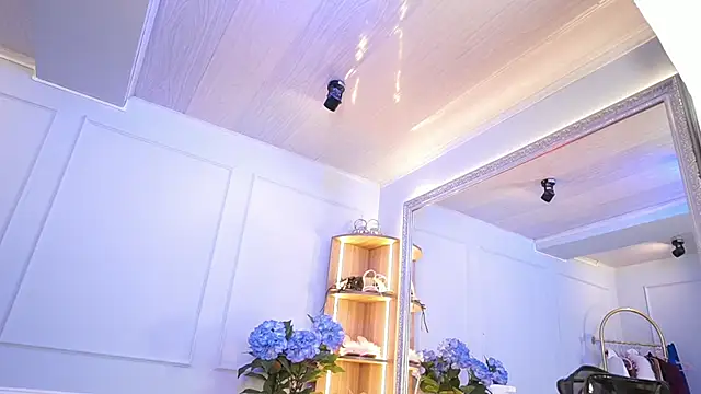 elasummer online show from April 11, 12:31 pm