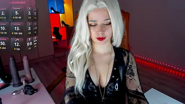 mollyposhh online show from April 15, 6:15 pm