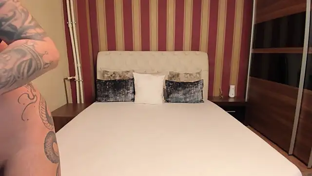 Snapshot of AshPage chatting on December 20, 9:11 pm AshPage online show from December 20, 9:11 pm