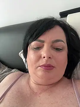 Amandamuller1982 online show from January 28, 7:00 am