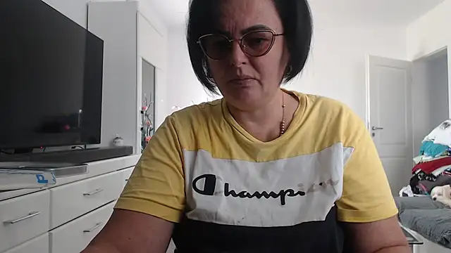 Amandamuller1982 online show from September 19, 11:00 am