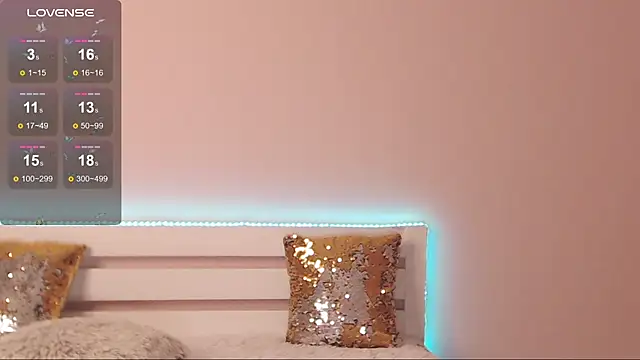 Snapshot of AureliaNoir_ chatting on December 19, 8:13 pm AureliaNoir online show from December 19, 8:13 pm