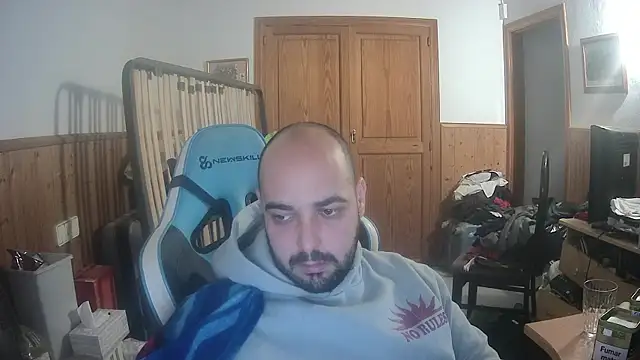 Snapshot of chicomallorca96 chatting on December 1, 7:19 pm chicomallorca96 online show from December 1, 7:19 pm