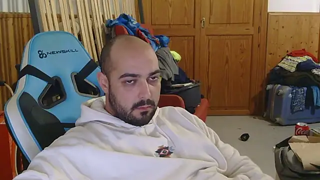 Snapshot of chicomallorca96 chatting on February 1, 6:39 pm chicomallorca96 online show from February 1, 6:39 pm