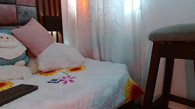 Snapshot of Saraa-restrepo chatting on December 23, 6:05 pm Saraa-restrepo online show from December 23, 6:05 pm