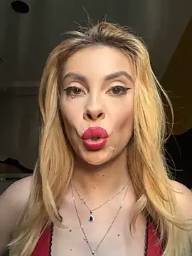 Snapshot of LaraAddison chatting on February 14, 9:34 am LaraAddison online show from February 14, 9:34 am