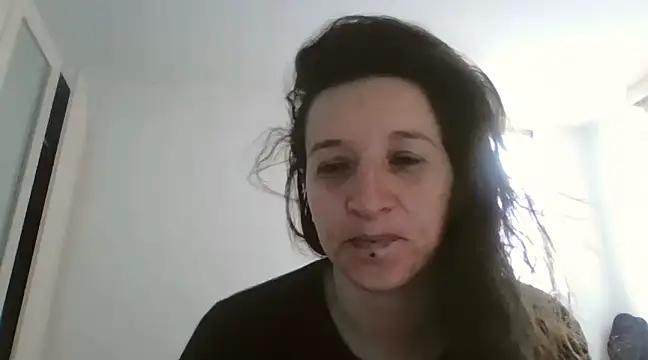 Snapshot of hanamy_joha chatting on February 6, 1:43 pm hanamy joha online show from February 6, 1:43 pm