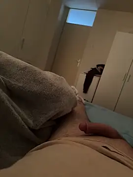 Snapshot of jessieandjames29 chatting on February 23, 12:41 am jessieandjames29 online show from February 23, 12:41 am