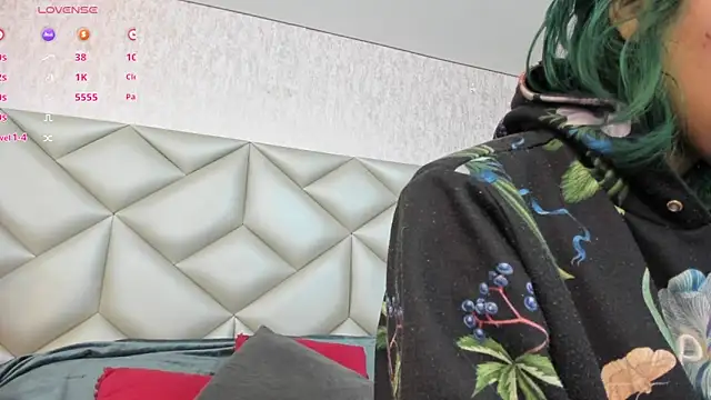 Im gaia online show from November 18, 12:09 pm