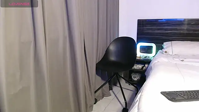 Snapshot of FaustoCock chatting on December 4, 7:11 pm FaustoCock online show from December 4, 7:11 pm