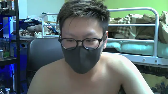 Snapshot of Owl1216 chatting on February 22, 4:40 pm Owl1216 online show from February 22, 4:40 pm