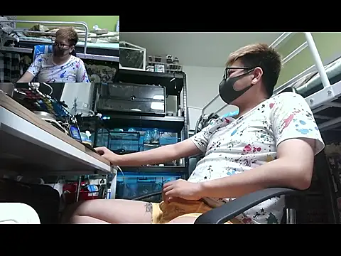 Snapshot of Owl1216 chatting on October 17, 10:07 am Owl1216 online show from October 17, 10:07 am