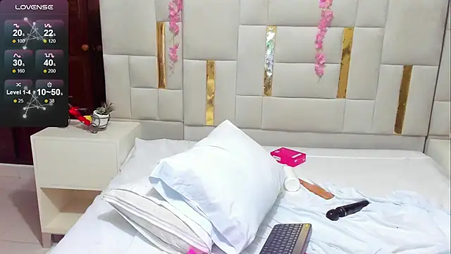 Mia scarlet69 online show from March 25, 12:16 am