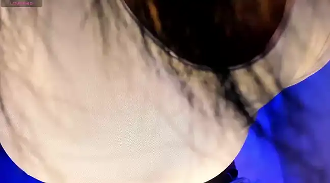 Snapshot of Alice_sunce chatting on December 12, 12:48 am Alice sunce online show from December 12, 12:48 am