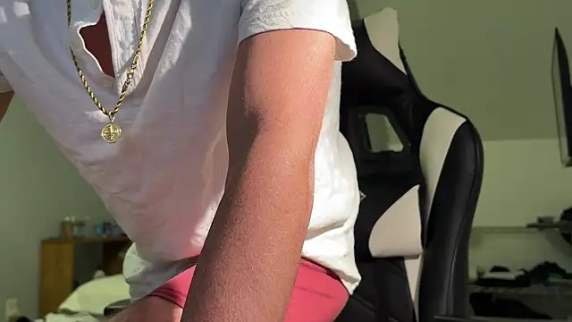 Snapshot of Dylansd chatting on December 16, 1:21 am Dylansd online show from December 16, 1:21 am