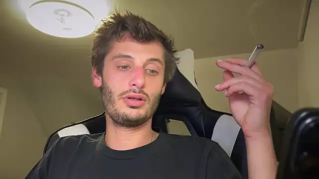 Snapshot of Dylansd chatting on December 17, 5:18 am Dylansd online show from December 17, 5:18 am