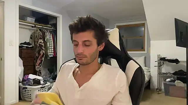 Snapshot of Dylansd chatting on December 21, 1:36 am Dylansd online show from December 21, 1:36 am