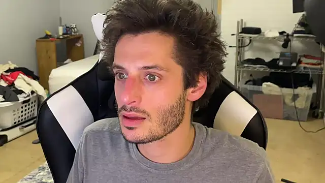 Snapshot of Dylansd chatting on December 27, 4:04 am Dylansd online show from December 27, 4:04 am