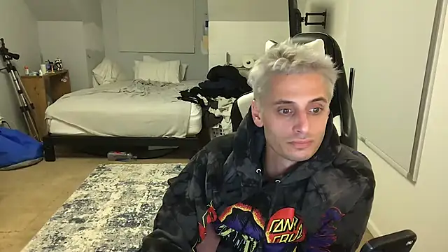 Snapshot of Dylansd chatting on December 29, 5:42 am Dylansd online show from December 29, 5:42 am