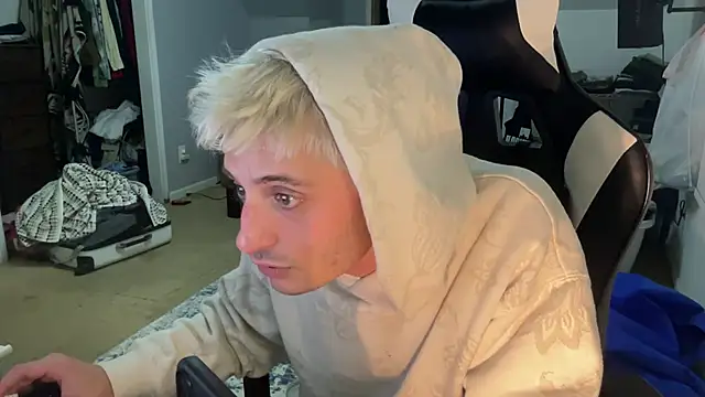 Snapshot of Dylansd chatting on December 31, 7:53 am Dylansd online show from December 31, 7:53 am