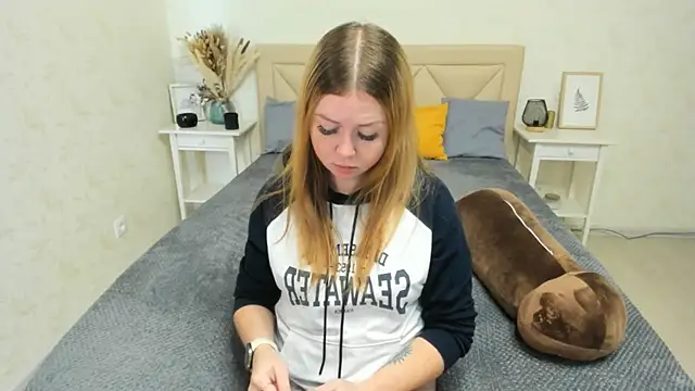 BettyBloom69 online show from September 10, 4:45 am