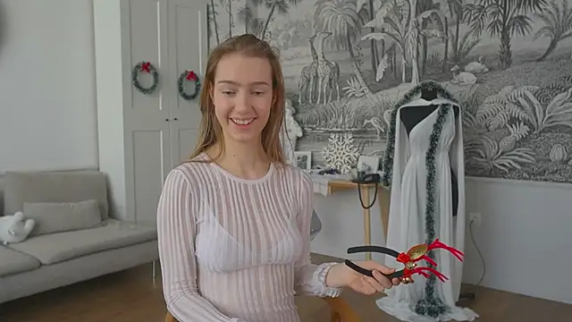 Snapshot of solar_bella chatting on December 22, 1:22 pm solar bella online show from December 22, 1:22 pm