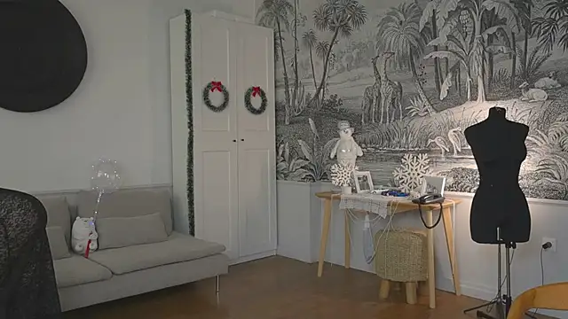 Snapshot of solar_bella chatting on December 29, 2:10 pm solar bella online show from December 29, 2:10 pm