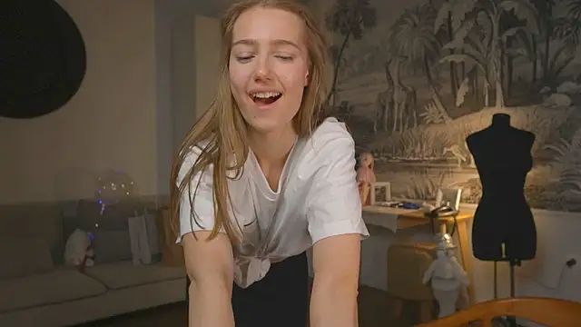 Snapshot of solar_bella chatting on January 4, 5:05 pm solar bella online show from January 4, 5:05 pm