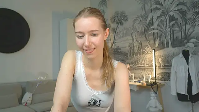 Snapshot of solar_bella chatting on January 7, 11:48 am solar bella online show from January 7, 11:48 am