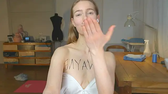 Snapshot of solar_bella chatting on January 25, 12:16 pm solar bella online show from January 25, 12:16 pm