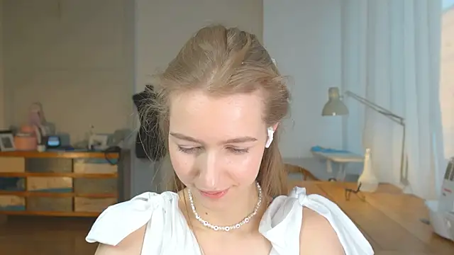 Snapshot of solar_bella chatting on January 25, 3:20 pm solar bella online show from January 25, 3:20 pm