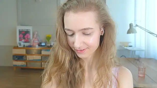 Snapshot of solar_bella chatting on February 1, 11:10 am solar bella online show from February 1, 11:10 am