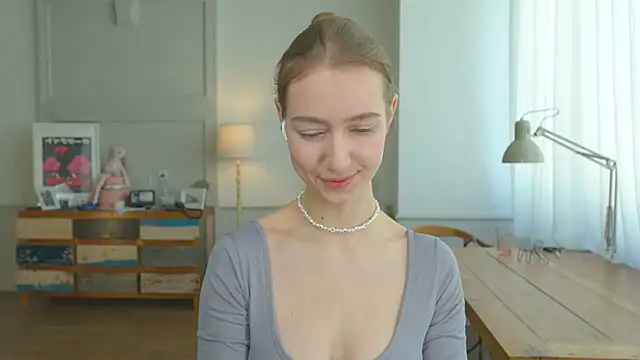 Snapshot of solar_bella chatting on February 9, 11:04 am solar bella online show from February 9, 11:04 am