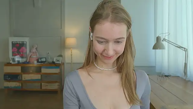 Snapshot of solar_bella chatting on February 9, 2:07 pm solar bella online show from February 9, 2:07 pm