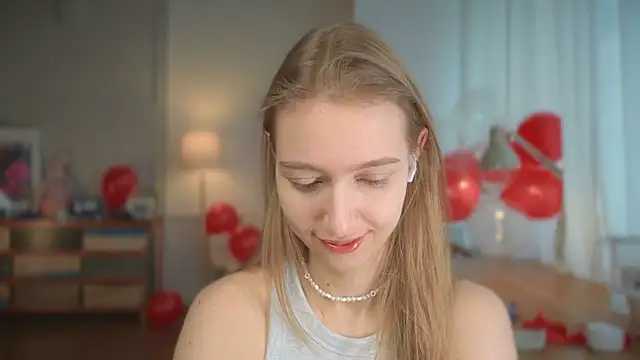 Snapshot of solar_bella chatting on February 15, 12:33 pm solar bella online show from February 15, 12:33 pm