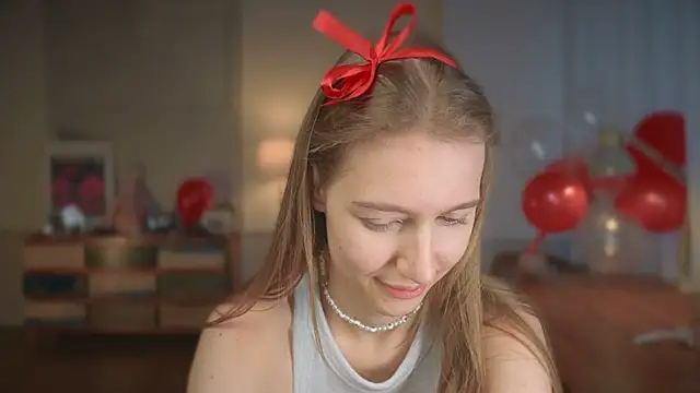 Snapshot of solar_bella chatting on February 15, 3:39 pm solar bella online show from February 15, 3:39 pm