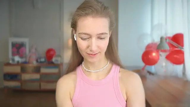 Snapshot of solar_bella chatting on February 17, 9:46 am solar bella online show from February 17, 9:46 am