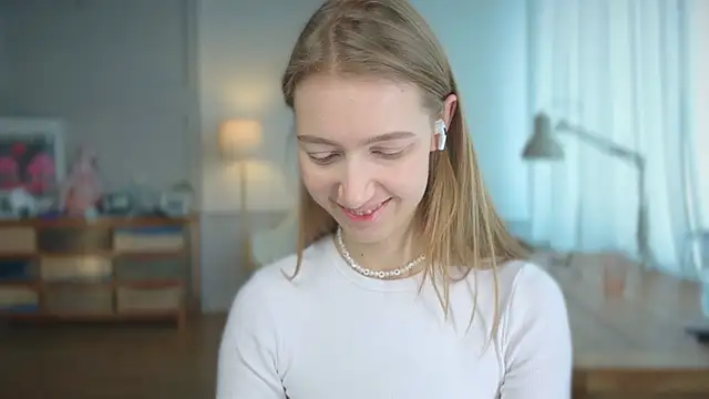 Snapshot of solar_bella chatting on February 24, 10:59 am solar bella online show from February 24, 10:59 am