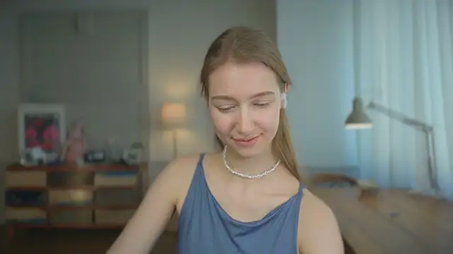 Snapshot of solar_bella chatting on February 25, 2:11 pm solar bella online show from February 25, 2:11 pm