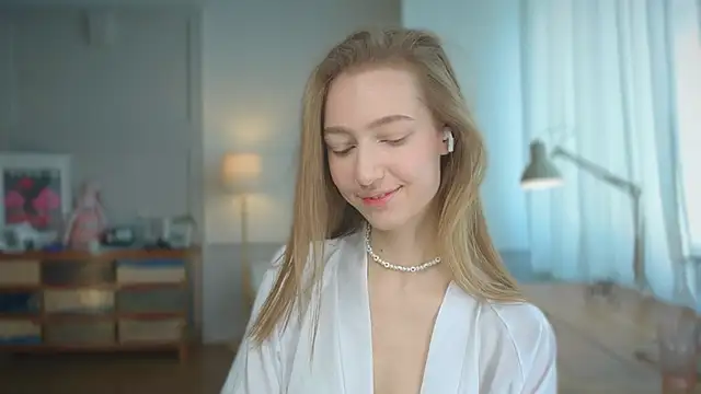 Snapshot of solar_bella chatting on February 27, 10:37 am solar bella online show from February 27, 10:37 am