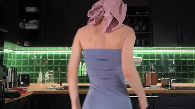 Snapshot of solar_bella chatting on February 8, 4:27 am solar bella online show from February 8, 4:27 am