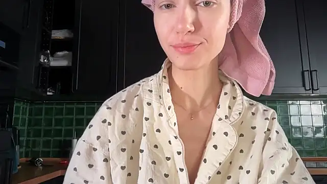 Snapshot of solar_bella chatting on February 12, 4:29 am solar bella online show from February 12, 4:29 am