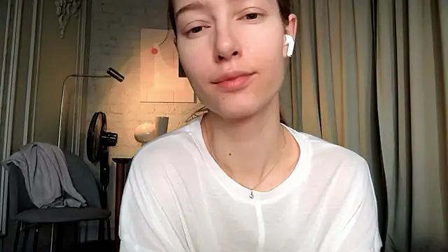 Snapshot of solar_bella chatting on February 16, 6:31 am solar bella online show from February 16, 6:31 am