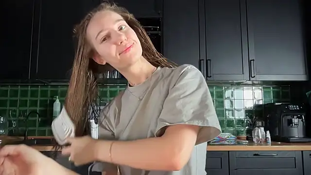 Snapshot of solar_bella chatting on February 26, 4:33 am solar bella online show from February 26, 4:33 am